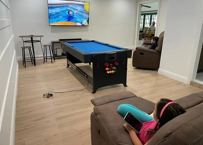 Jupiter Waterfalls - Newly Updated - Tiki Hut, Fire Pit, Kitchen, Pool Heater And More