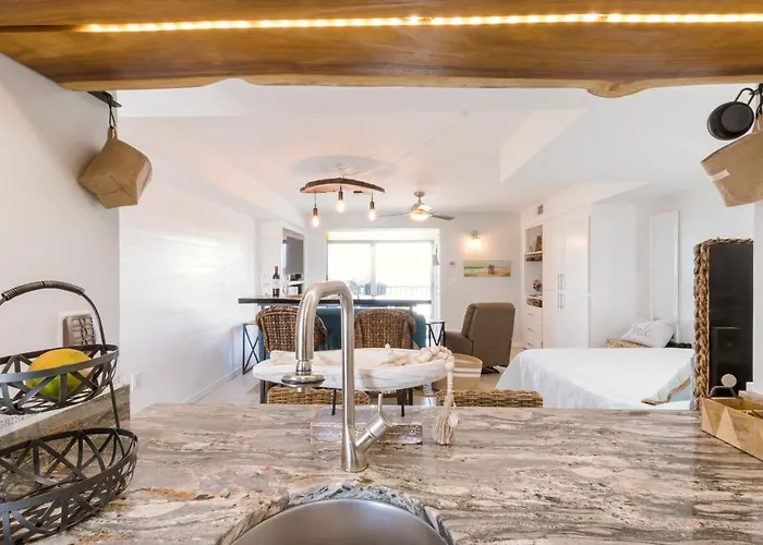 Stunning Ocean Views Steps From The Beach With Pool! Fabulous 4Th Floor Studio!