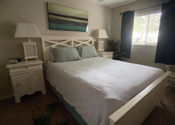 Elegant Oasis: Fort Myers Condo with Pool and Golf Access