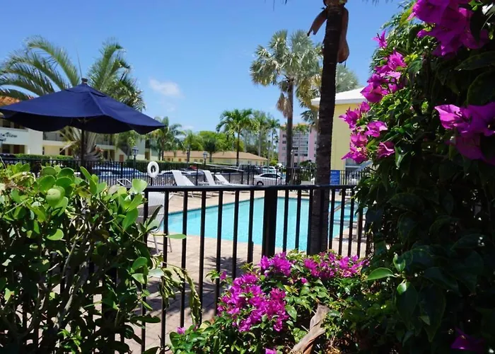 Serenity At Seascape: Steps To The Beach & Shops