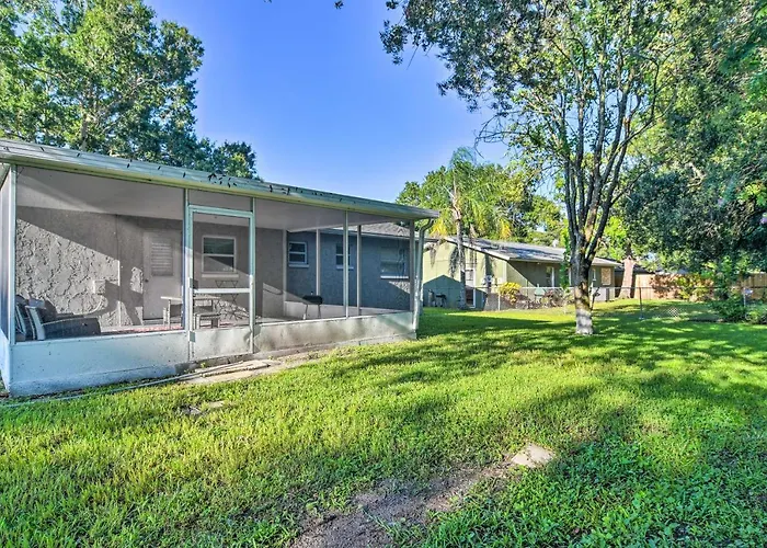 4 Mi To Indian Rocks Beach! Home W/ Screened Lanai