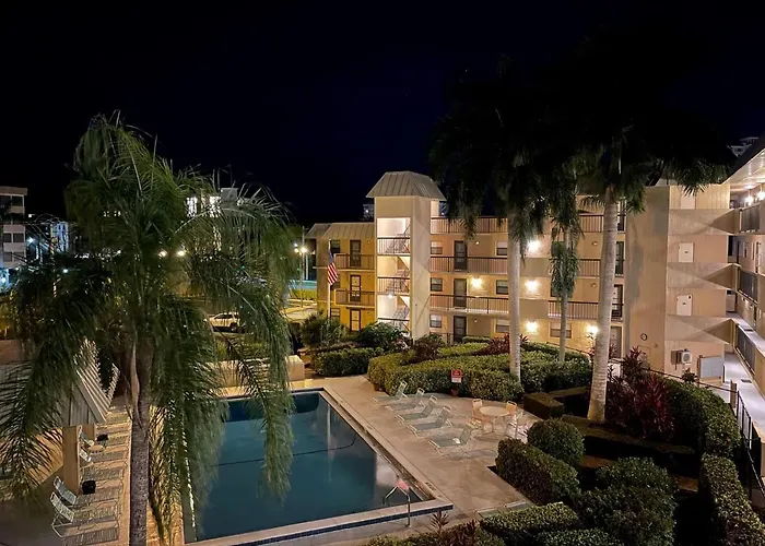 End Unit Steps From Beach Access W/ No Crazy Beach Prices
