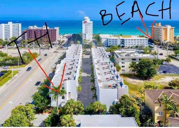 Across The Ocean Few Steps To Beach Contemporary Three Bedroom Townhouse