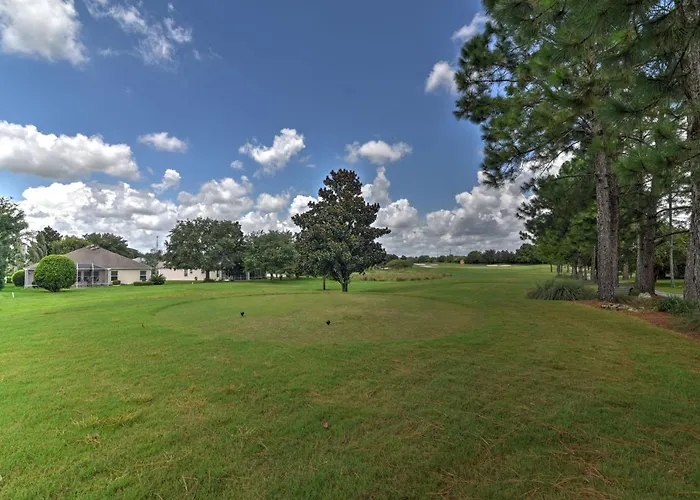 Peaceful Lady Lake Home W/ Screened-In Porch!