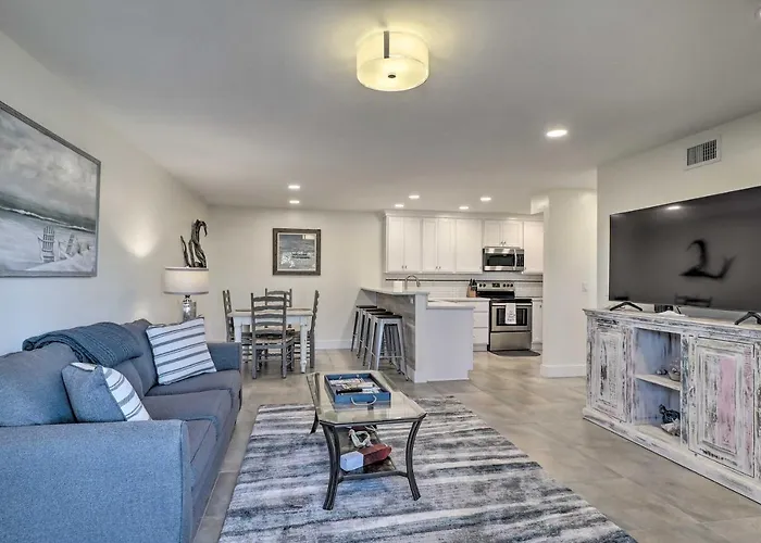 Pool & Tennis: Walkable Fernandina Beach Escape