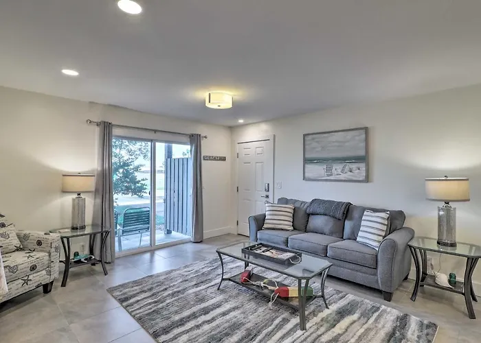 Pool & Tennis: Walkable Fernandina Beach Escape