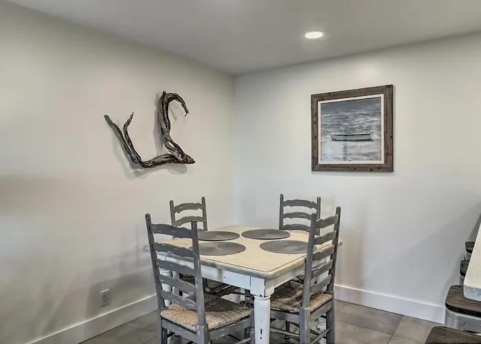 Pool & Tennis: Walkable Fernandina Beach Escape