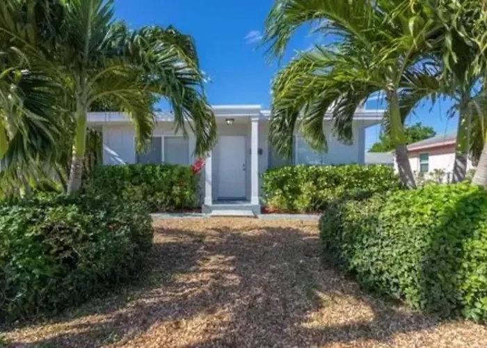 Jungle Cottage With Luxury Pool, Hot Tub And More!