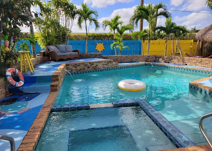 Susan And Ledif'S Tropical Hideaway