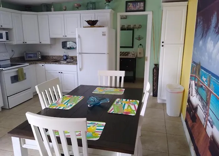 Susan And Ledif'S Tropical Hideaway