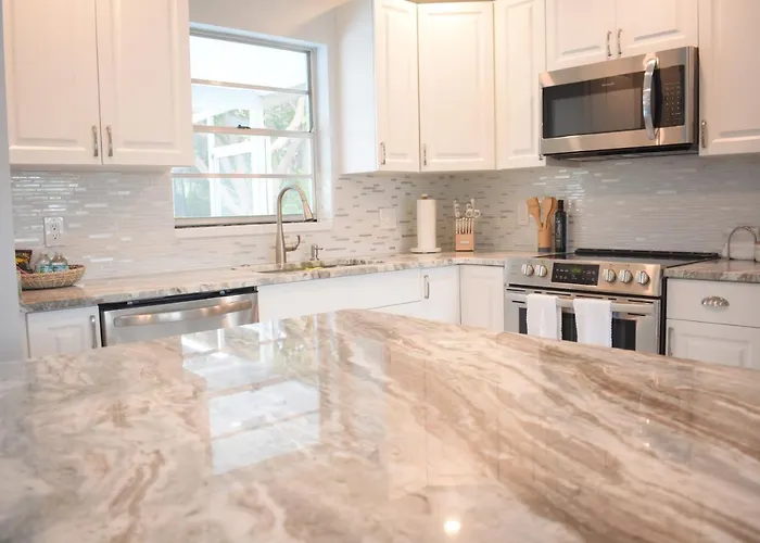 Beautiful Modern Home In Jensen Beach With Heated Pool Near Downtown And Beaches