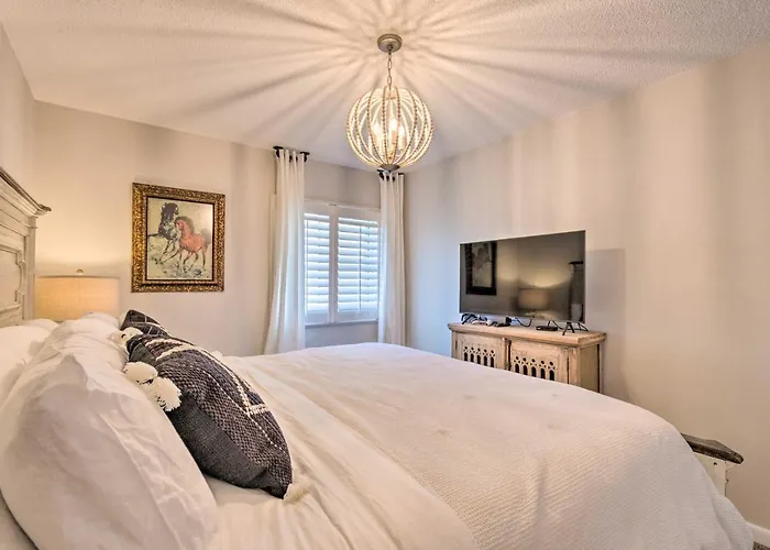 Beachfront Fort Walton Beach Condo W/ Pool Access!