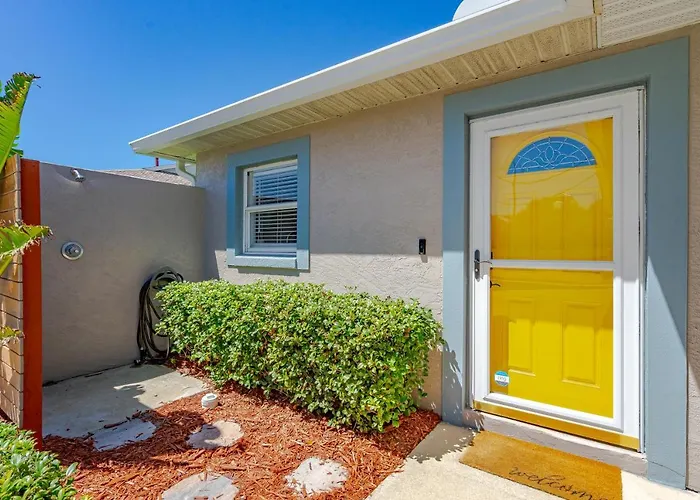 Dog Friendly Home Wprivate Fenced Yard, Garage & Fire Pit Steps To The Beach!
