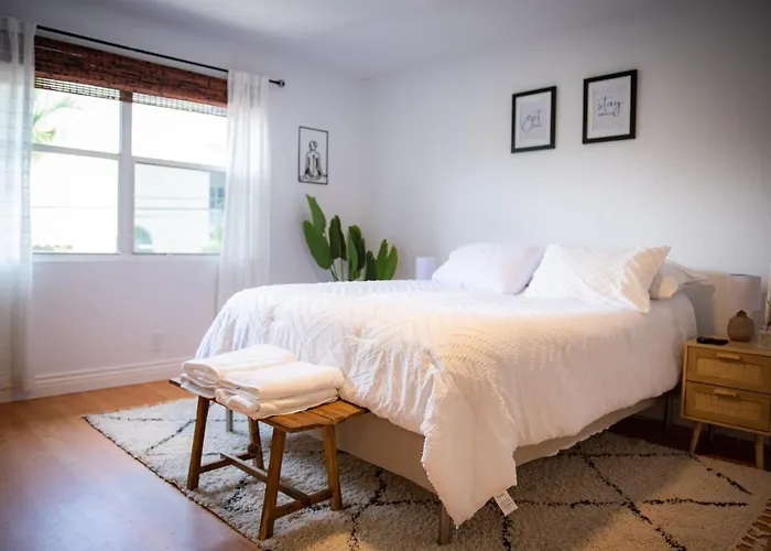Lux 3 Bedroom Townhouse 1 Block From The Beach