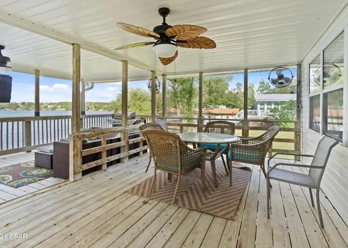 The Fifth Promise - A Cozy Lakehouse Retreat