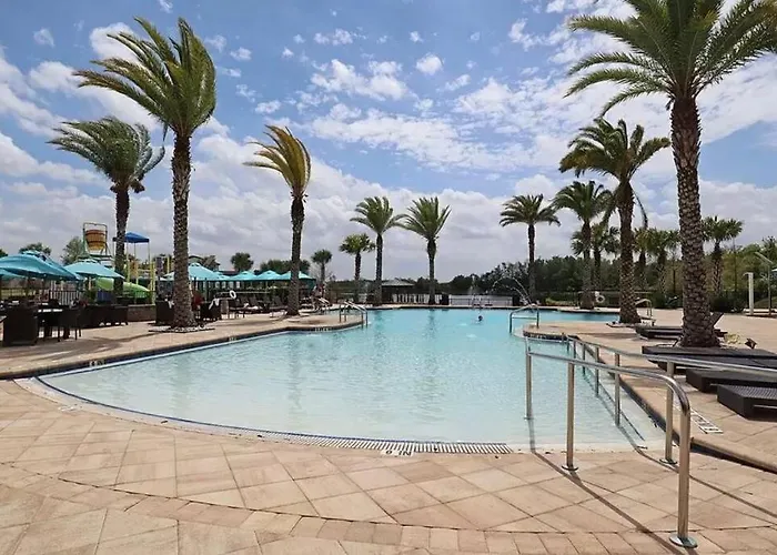 Spacious 6Bdrm Villa Near All The Attractions!!