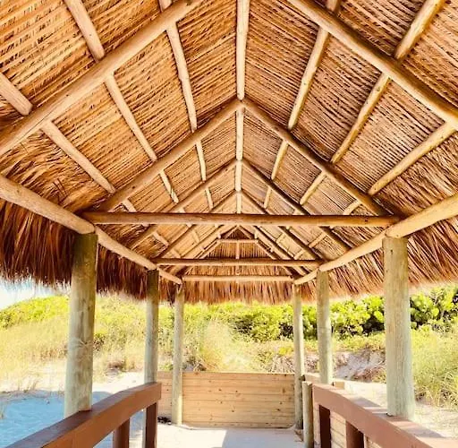 Tropical Oasis By The Beach And Shops, With Pool