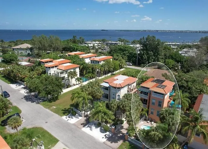 Tropical Luxury Pool Home By The Beach With Roof Top Lounge Centrally Located On Anna Maria Island