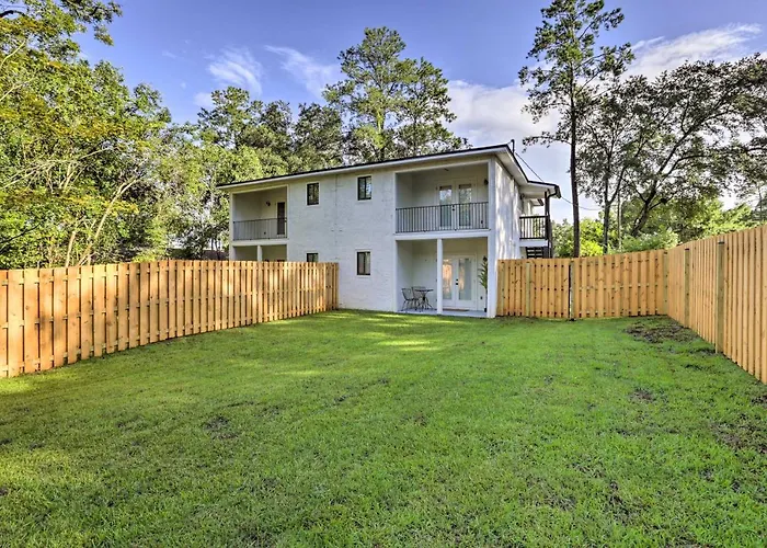 Cozy Tallahassee Apartment W/ Spacious Yard!