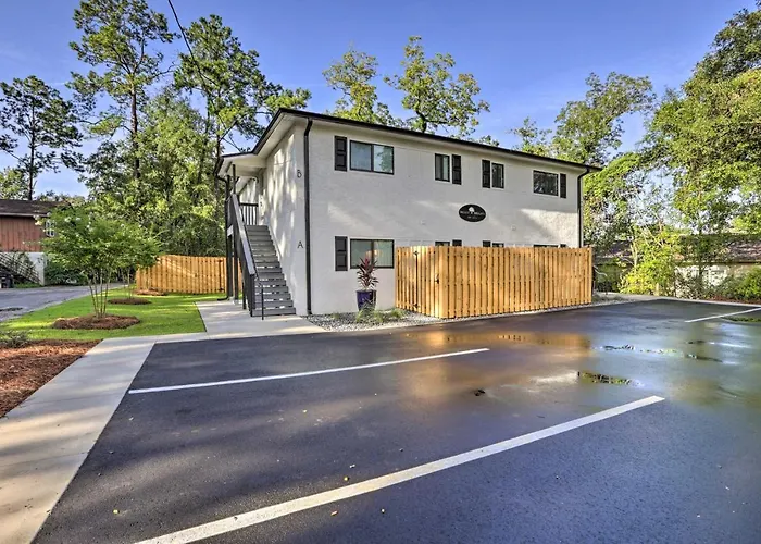 Cozy Tallahassee Apartment W/ Spacious Yard!