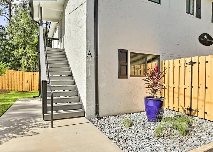 Cozy Tallahassee Apartment W/ Spacious Yard!