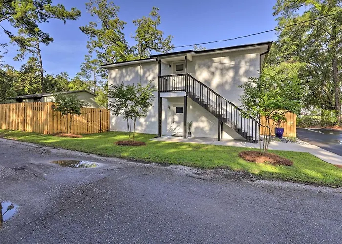 Cozy Tallahassee Apartment W/ Spacious Yard!