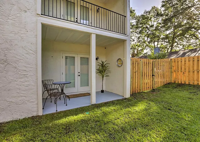Cozy Tallahassee Apartment W/ Spacious Yard!