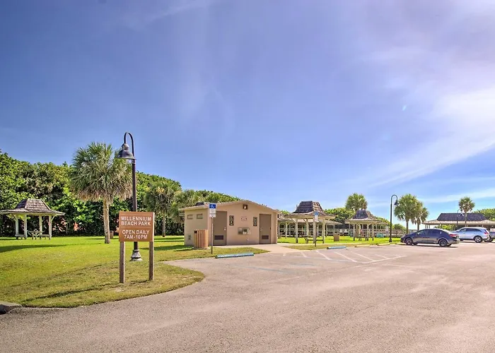 Quiet Satellite Beach Home W/ Lanai, Walk To Beach