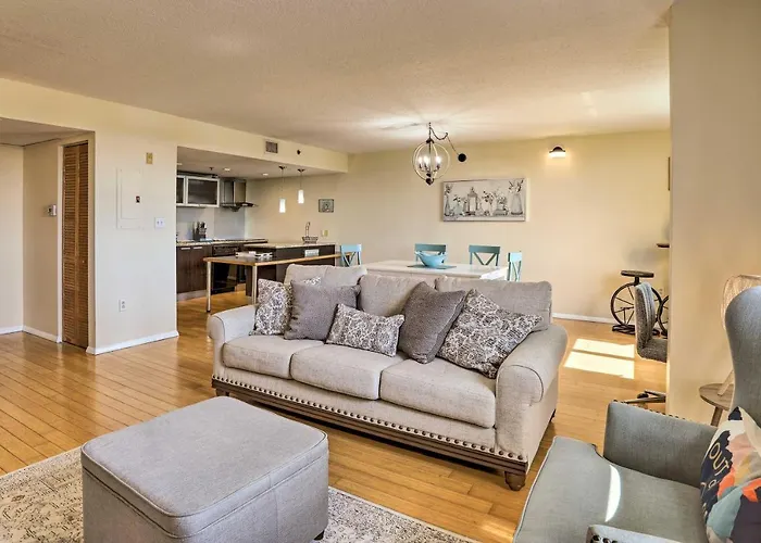Convenient Clearwater Condo < 4 Mi To Beach!