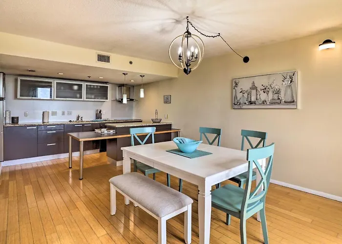 Convenient Clearwater Condo < 4 Mi To Beach!