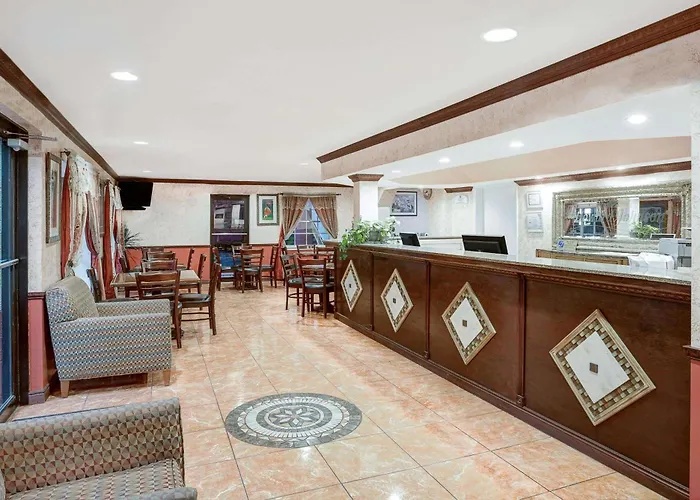 Howard Johnson By Wyndham Ft. Myers Fl