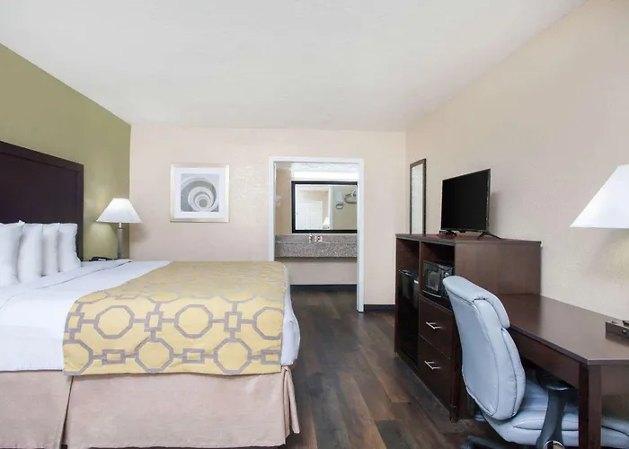 Baymont By Wyndham Lake City I-75