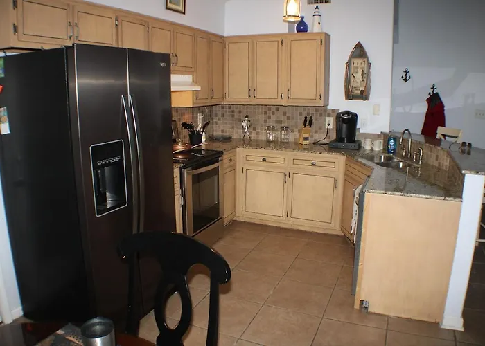 Navarre Beach Escapades-Pet Friendly (Adults Only)