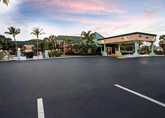 Super 8 By Wyndham North Palm Beach