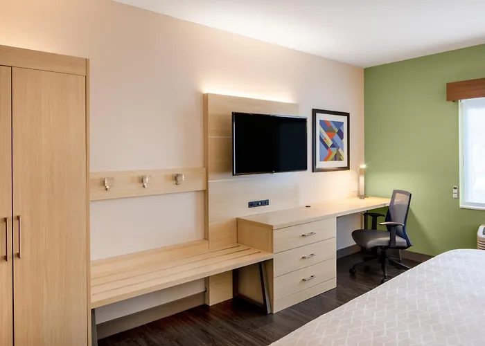 Holiday Inn Express & Suites Ft Myers Beach-Sanibel Gateway By Ihg