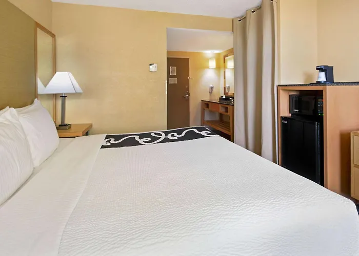 La Quinta Inn & Suites By Wyndham Sunrise