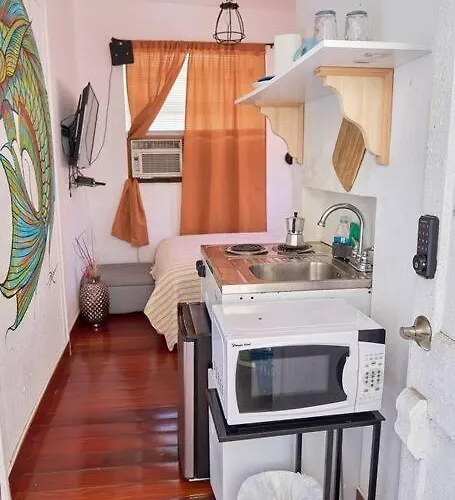 Migue'S Tiny Miami Alcove