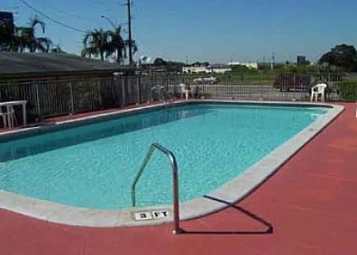Econo Lodge Inn & Suites