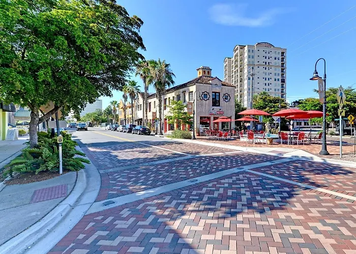 Longboat Key Cedars Beach House-Pet Friendly-2 Minute To The Beach