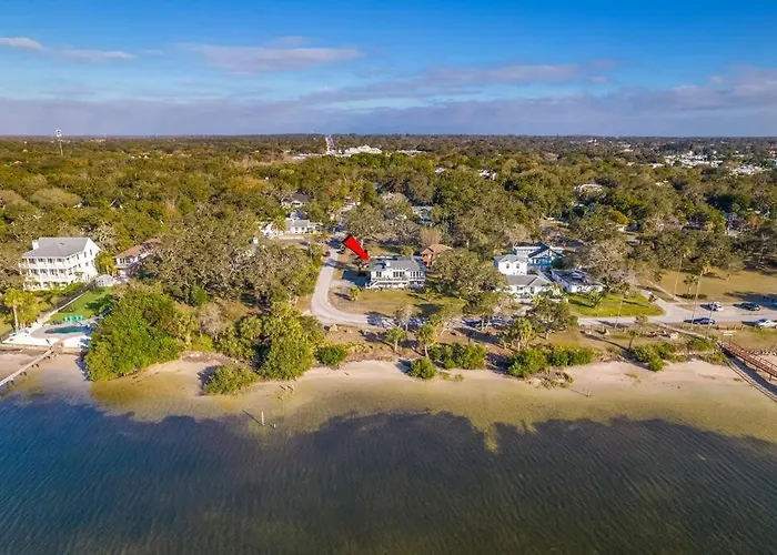 Breathtaking Waterfront Crystal Beach Getaway!