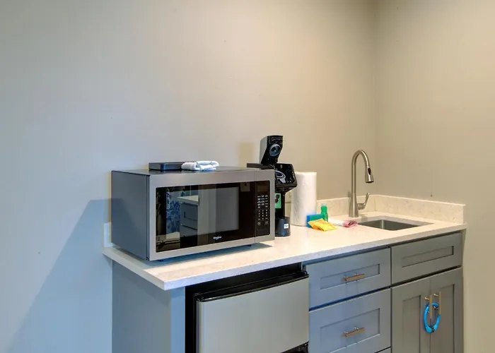 Hs#1- Modern Studio Next To Premier Sports Complex