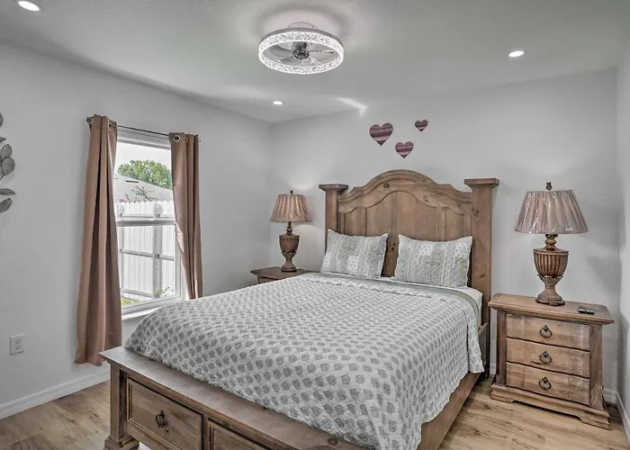 Hot Tub & Fenced Yard: Home In Sebring