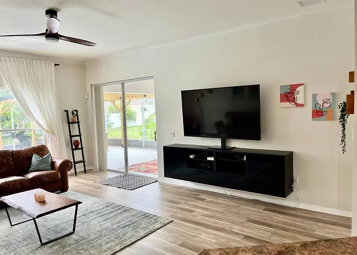Spacious 5Br Private Home, Heated Pool & Salt Water Spa, Minutes From Beaches