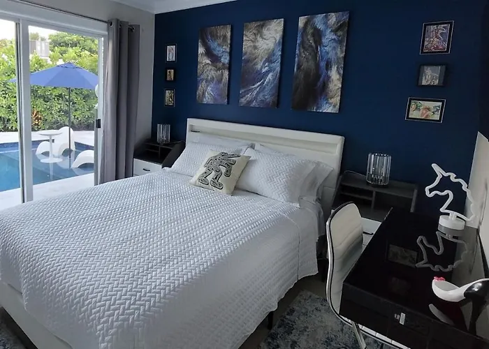Casa806 Men Only Guest House