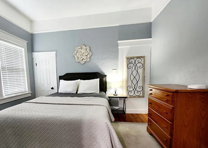 Lovely One Bedroom Home/ Guest House