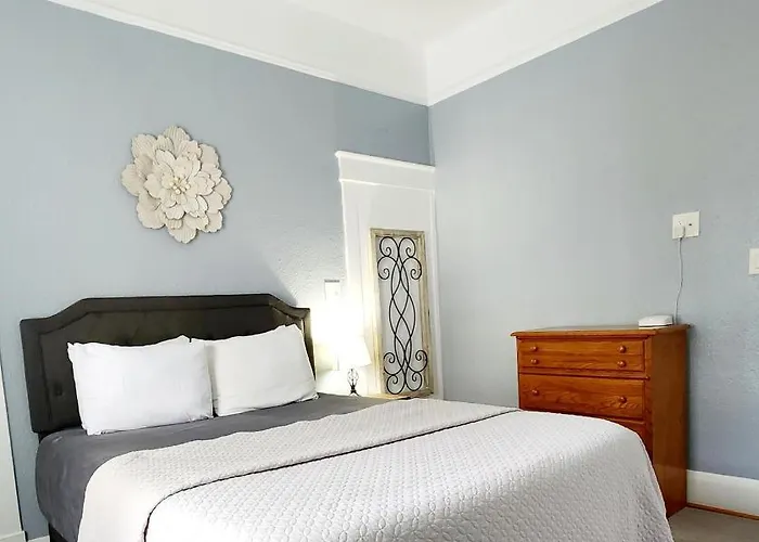 Lovely One Bedroom Home/ Guest House