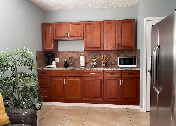 The Citrus Guesthouse In Tampa