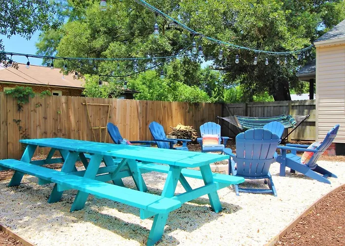Beachy Bungalow For Family Fun! Walk To Beach!