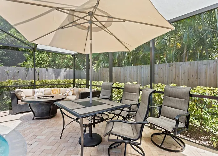 Spacious & Sunny Family Gem - Heated Pool, Firepit And Game Room