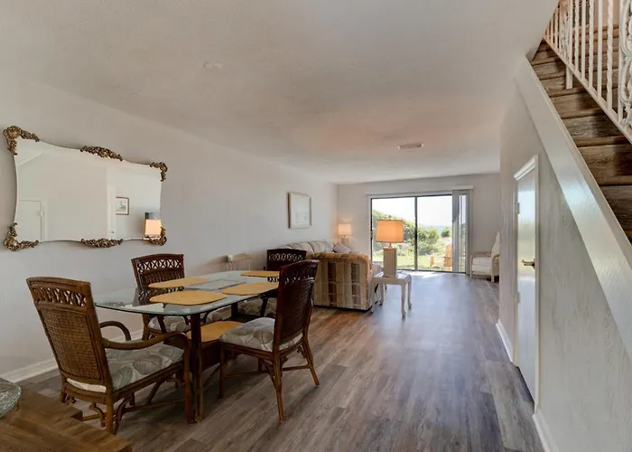 Yellow Sunshine Oceanfront Townhouse, Private Balcony